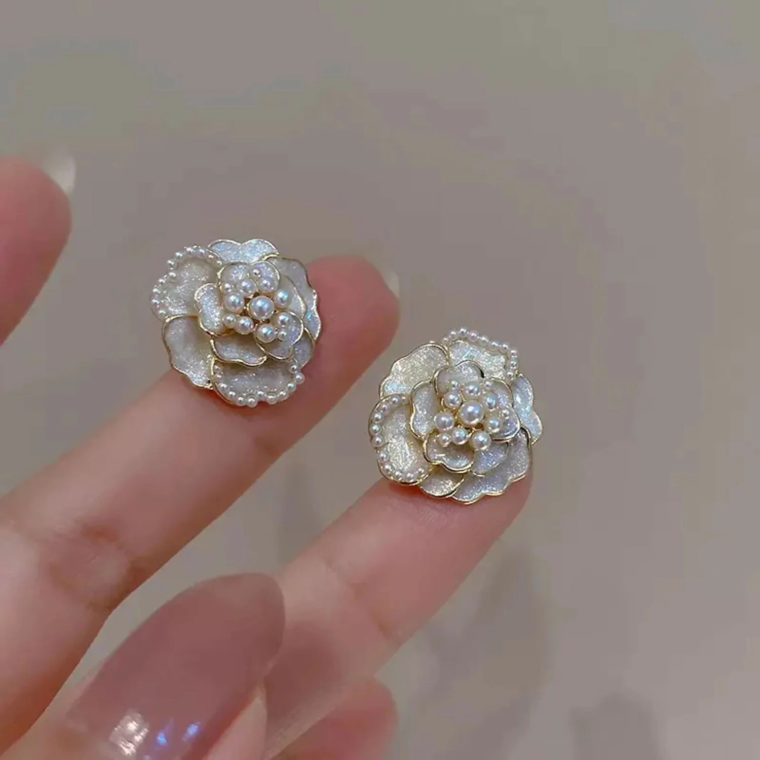 White Camellia Flower Stud Earrings – Elegant Micro-Pearl Accents